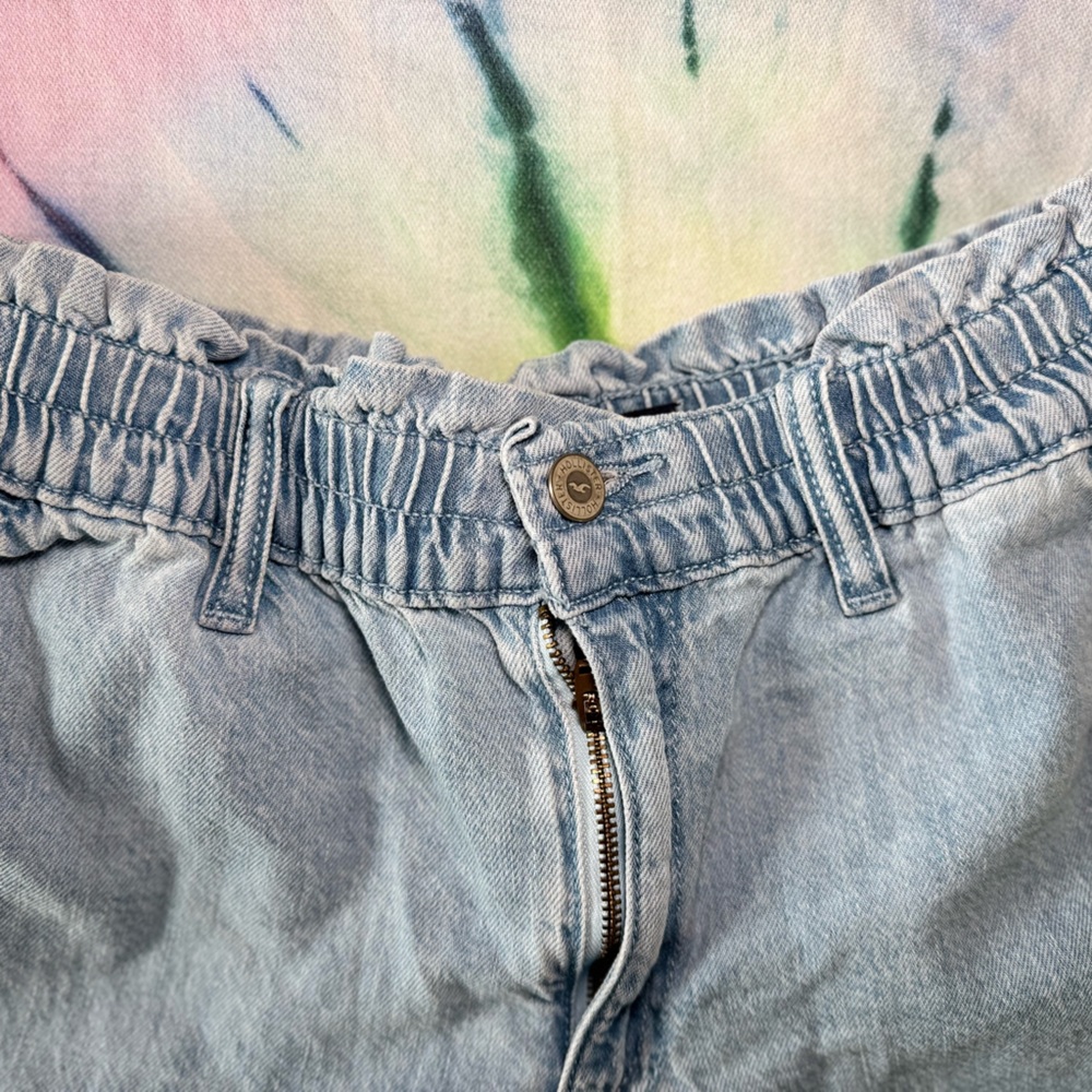 Hollister Ultra High Rise Mom Short Light Wash Denim Paper Bag Style Jean Shorts - Picture 2 of 7